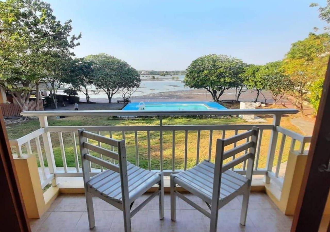 Baan Talay See Cream Resort Samut Songkhram Buitenkant foto