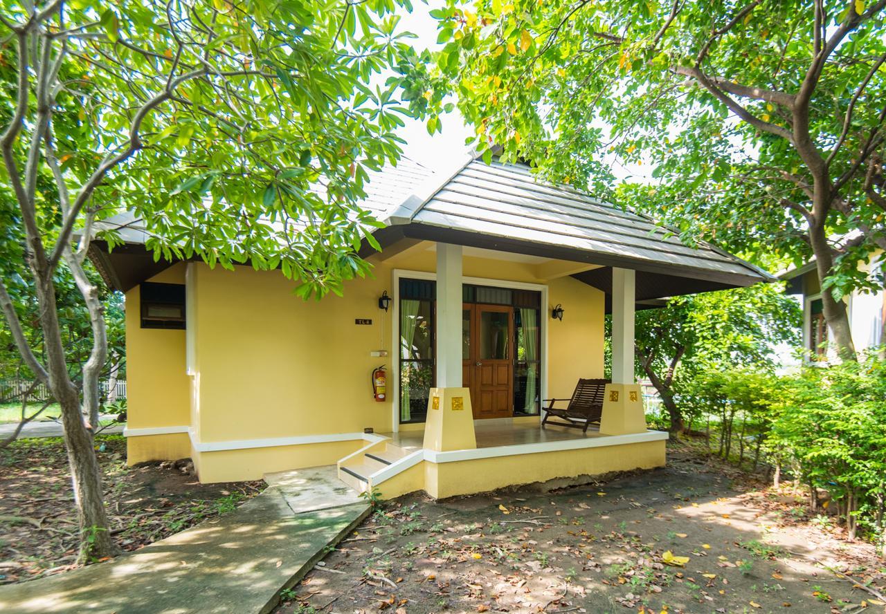 Baan Talay See Cream Resort Samut Songkhram Buitenkant foto