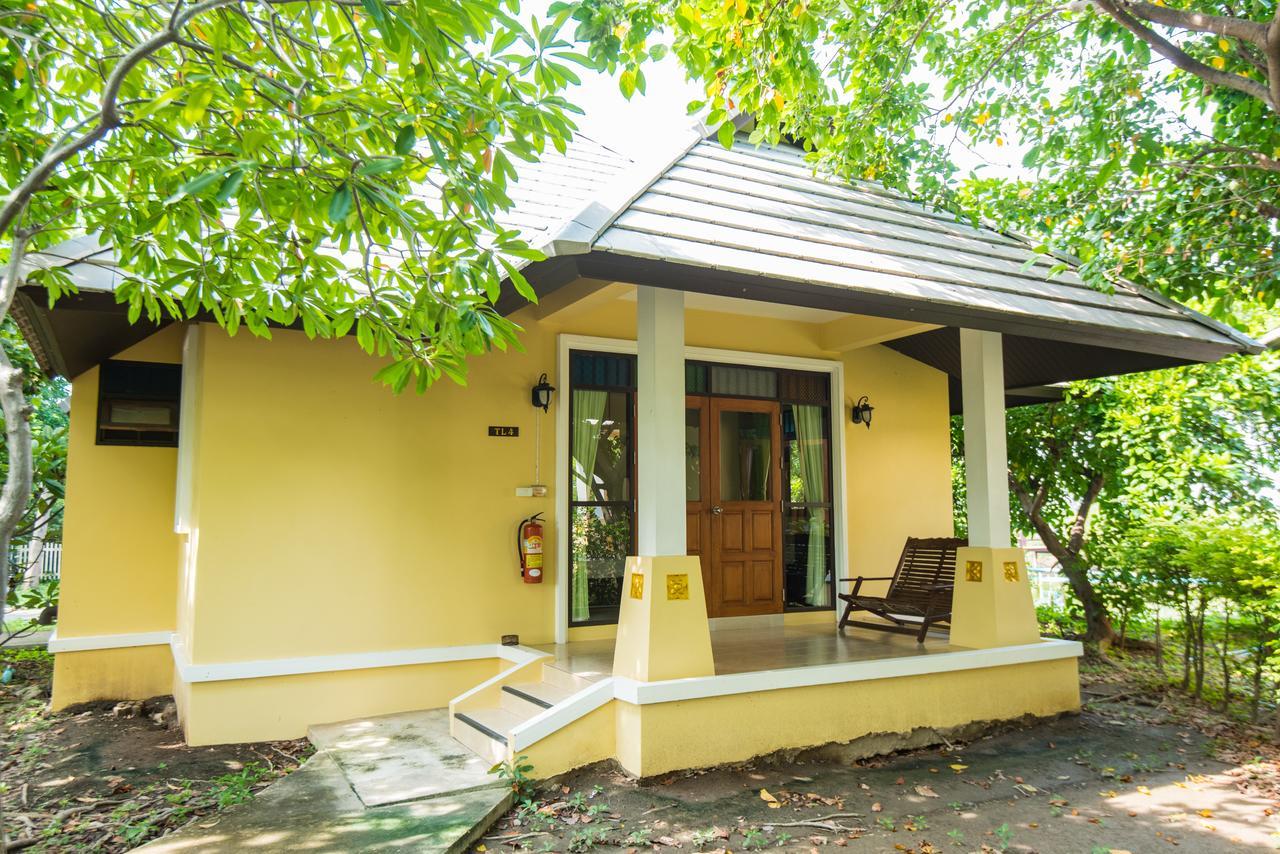 Baan Talay See Cream Resort Samut Songkhram Buitenkant foto