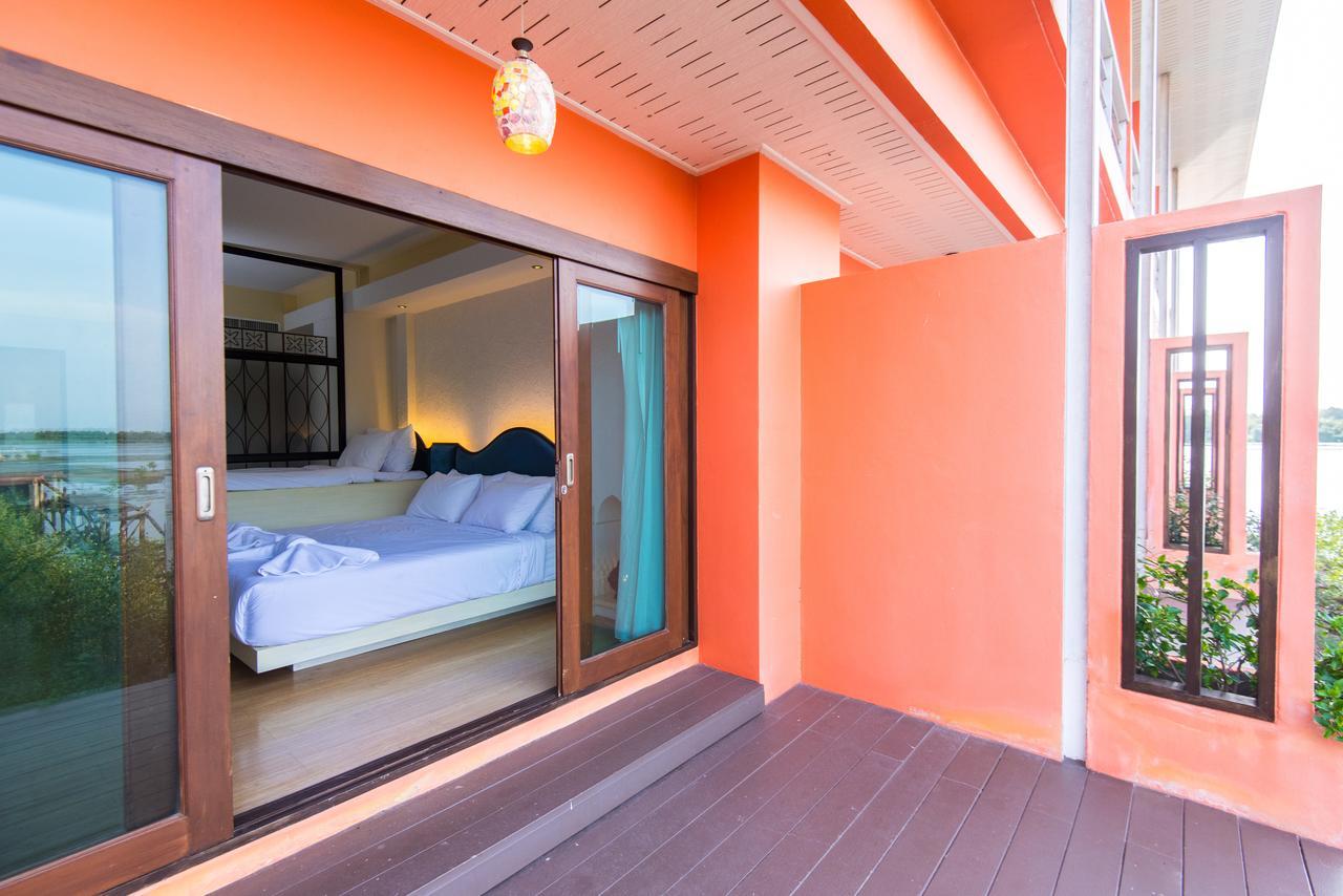 Baan Talay See Cream Resort Samut Songkhram Buitenkant foto