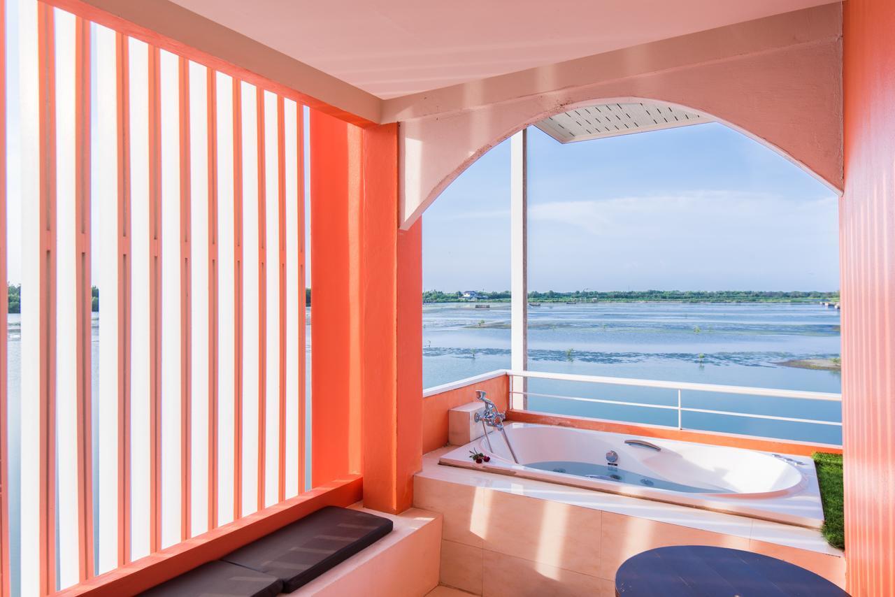 Baan Talay See Cream Resort Samut Songkhram Buitenkant foto