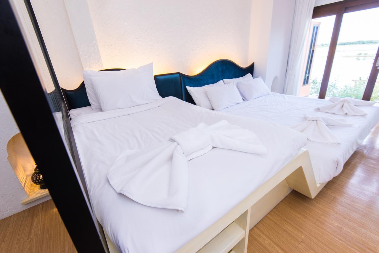 Baan Talay See Cream Resort Samut Songkhram Buitenkant foto