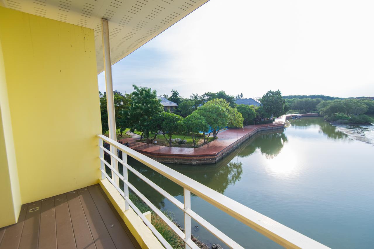 Baan Talay See Cream Resort Samut Songkhram Buitenkant foto