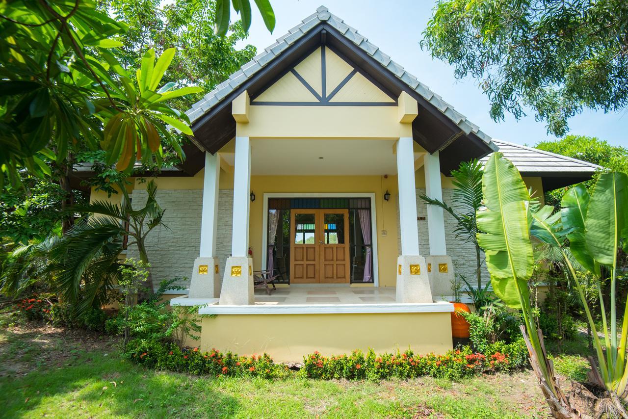 Baan Talay See Cream Resort Samut Songkhram Buitenkant foto