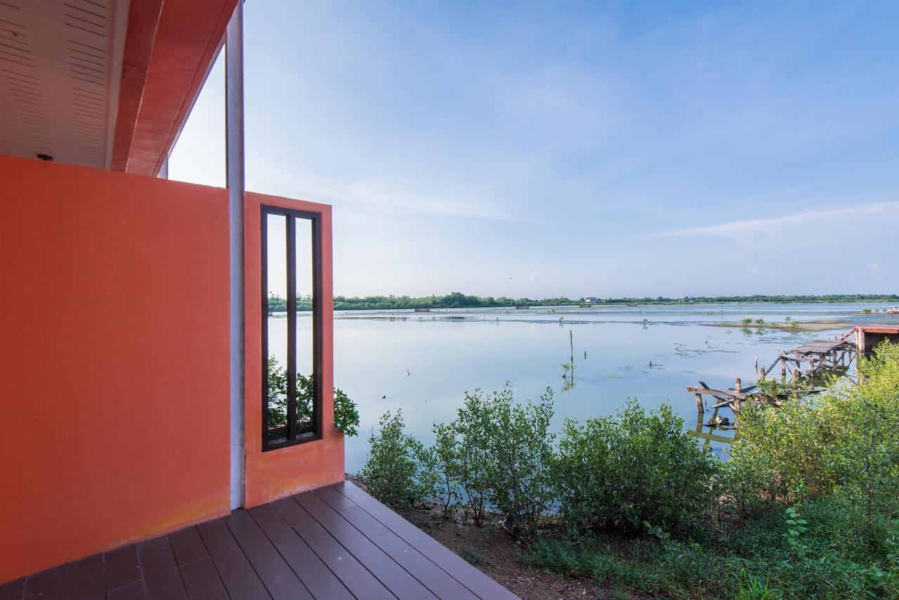 Baan Talay See Cream Resort Samut Songkhram Buitenkant foto