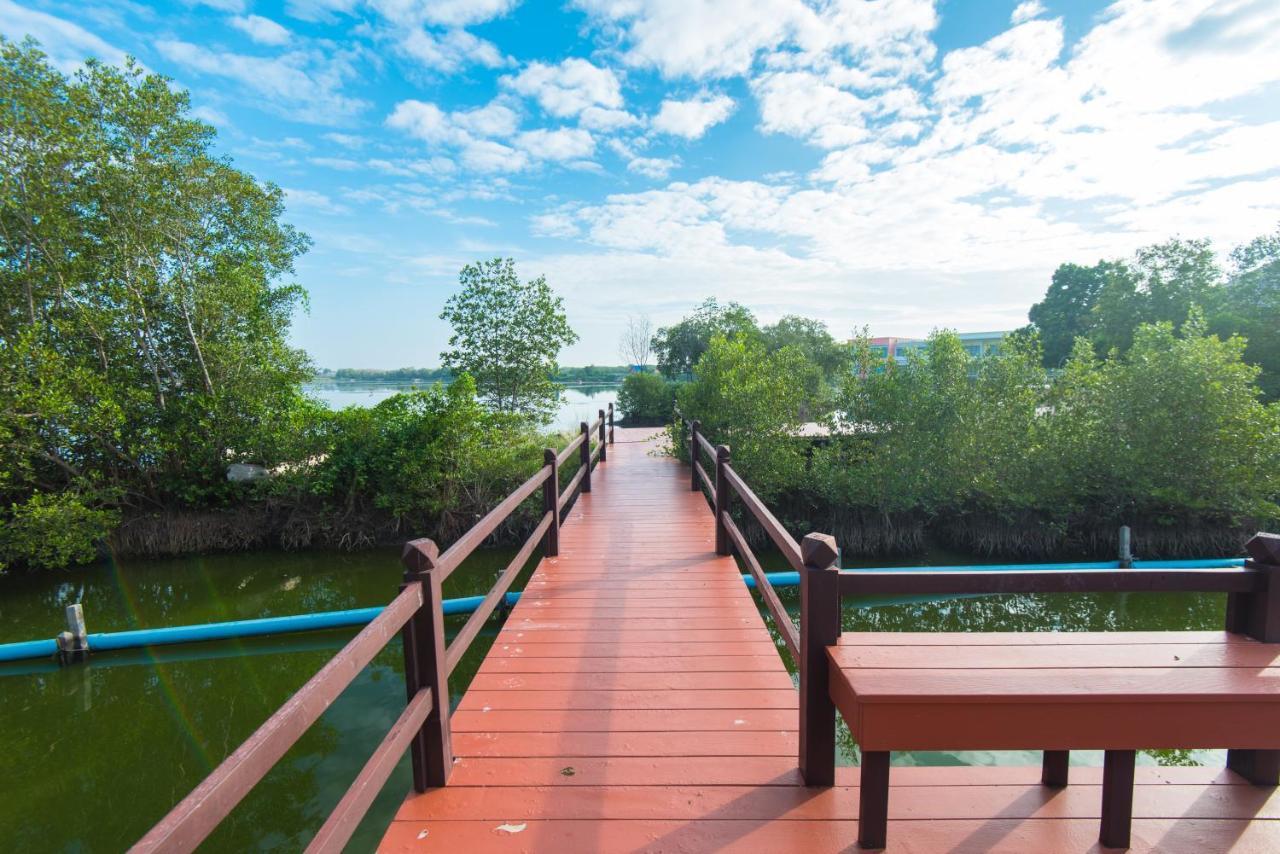Baan Talay See Cream Resort Samut Songkhram Buitenkant foto